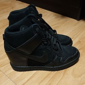 Women's Nike sky high dunk runners size 7 $100